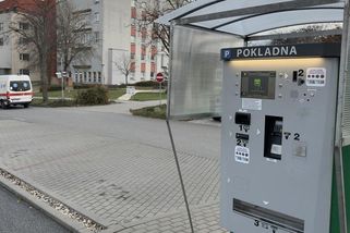 Parkovné u nemocnice v Kolíně dočasně zdraží, pacienti zaplatí trojnásobek - Novinky